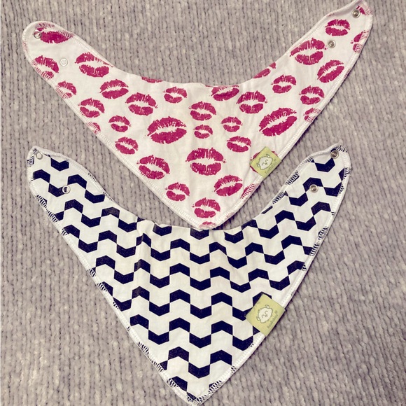 KeaBabies Organic Cotton Baby Drool Bibs, set of 2, kisses, lips, chevron - Picture 2 of 3